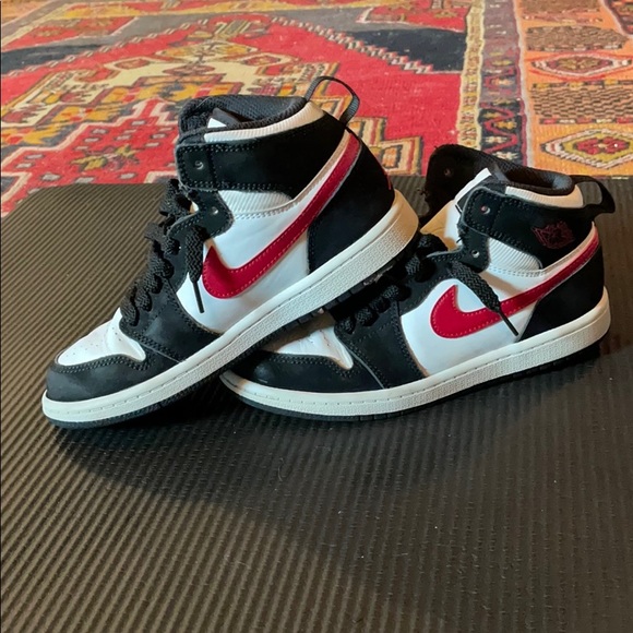 Nike air Jordans size 1.5 - Picture 2 of 6